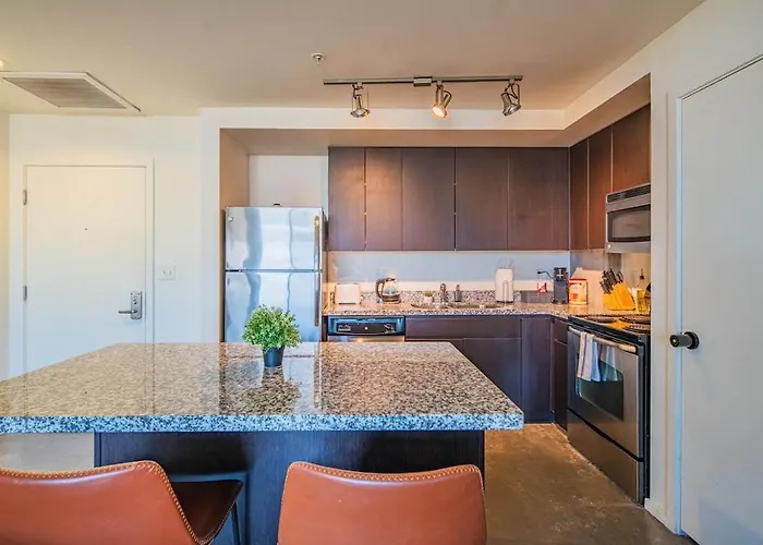 Spacious 2br With Gym Pool Parking Phoenix
