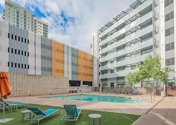 Spacious 2br With Gym Pool Parking