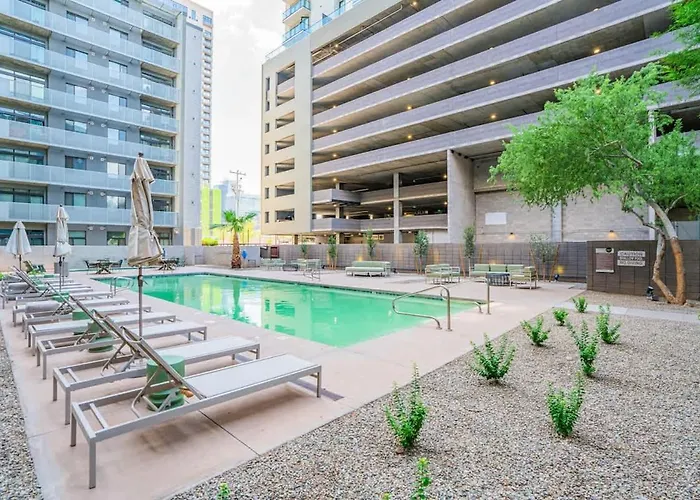 Spacious 2br With Gym Pool Parking