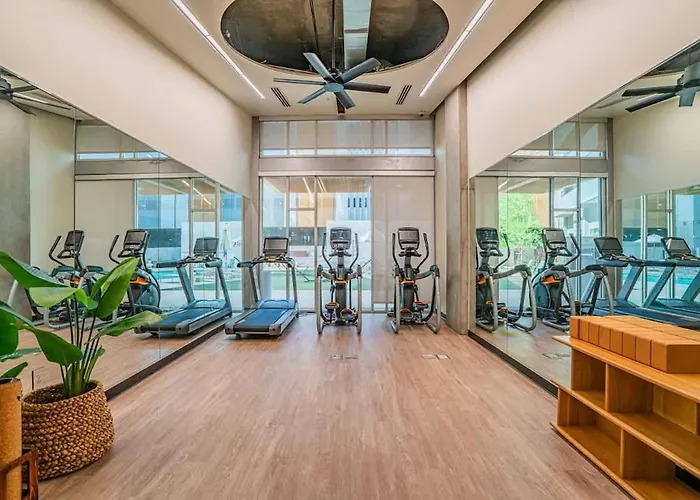 Spacious 2br With Gym Pool Parking