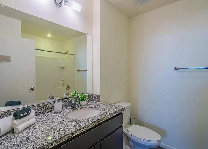 Spacious 2br With Gym Pool Parking Phoenix