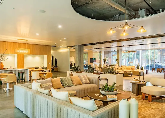 Spacious 2br With Gym Pool Parking *