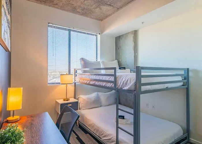 Spacious 2br With Gym Pool Parking