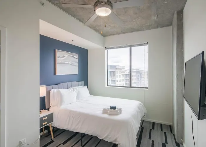 Spacious 2br With Gym Pool Parking