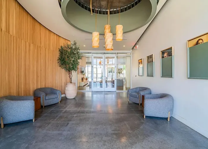 Spacious 2br With Gym Pool Parking Apartamento