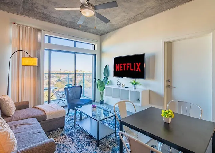 Spacious 2br With Gym Pool Parking *