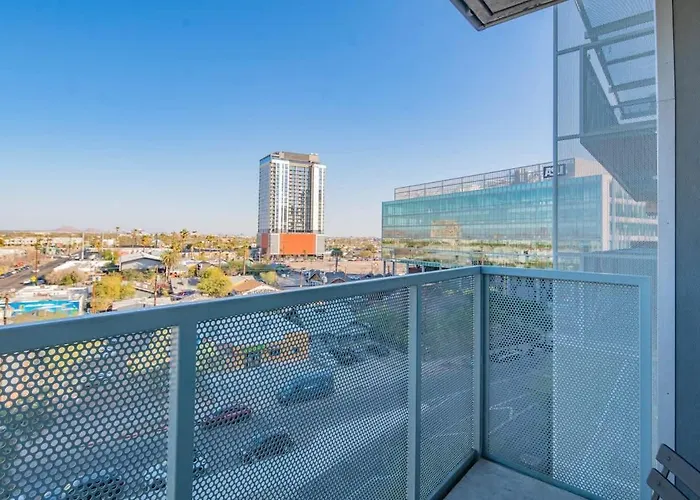 Spacious 2br With Gym Pool Parking Phoenix